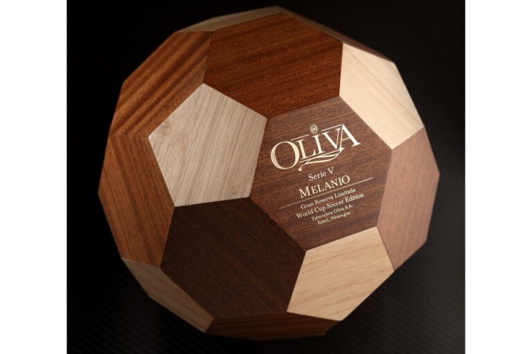 Oliva Creates Soccer Ball Humidor For World Cup 2026 Oliva Serie V Melanio Gran Reserva Limitada World Cup 2026 Edition 1 768x512 Ey53AV
