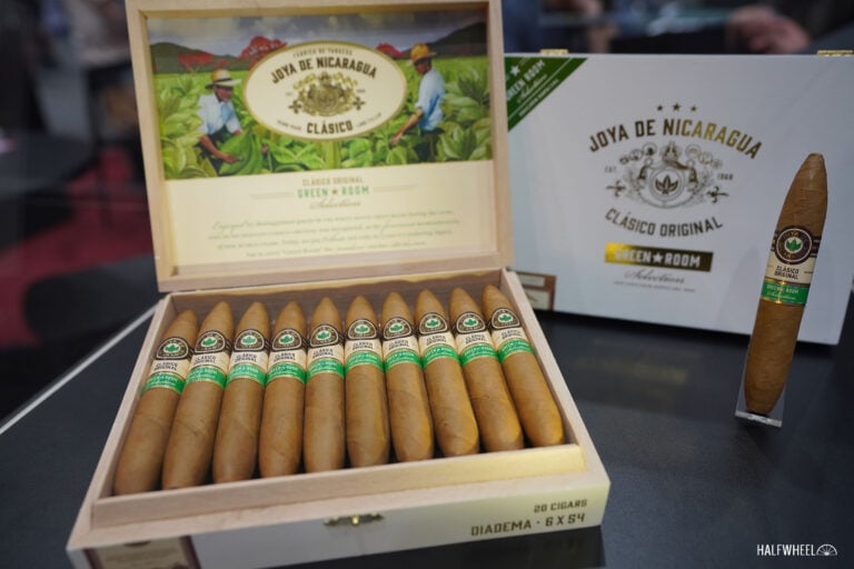 Joya De Nicaragua Clásico Original Green Room Selection Ships Joya de Nicaragua Clasico Original Green Room Selection 768x512 5IOI5M